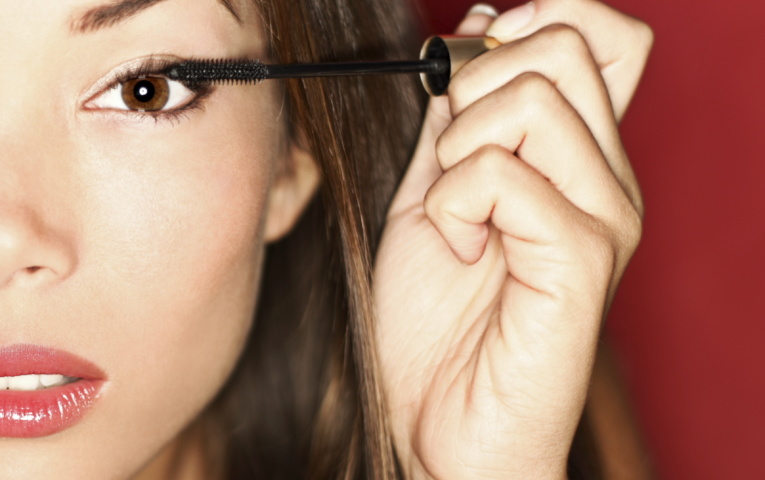 7 Best Lengthening Mascara For Short Lashes